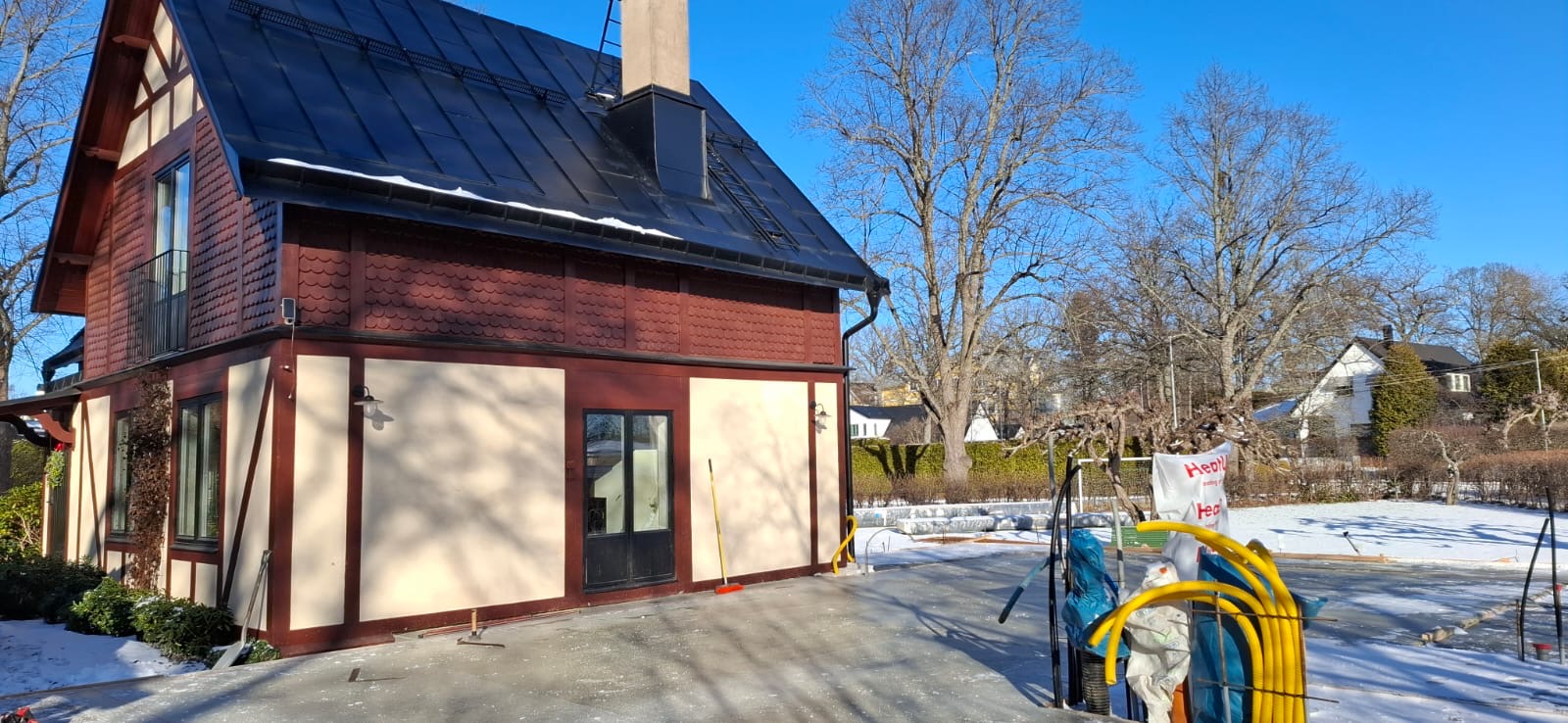 Tillbyggnad anpassad till äldre korsvirkeshus